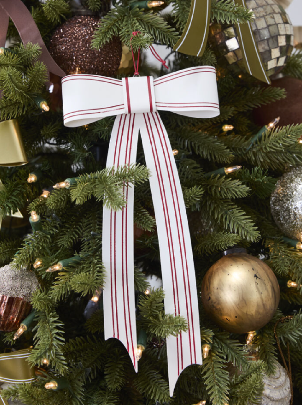 Ornement nœud rayé 