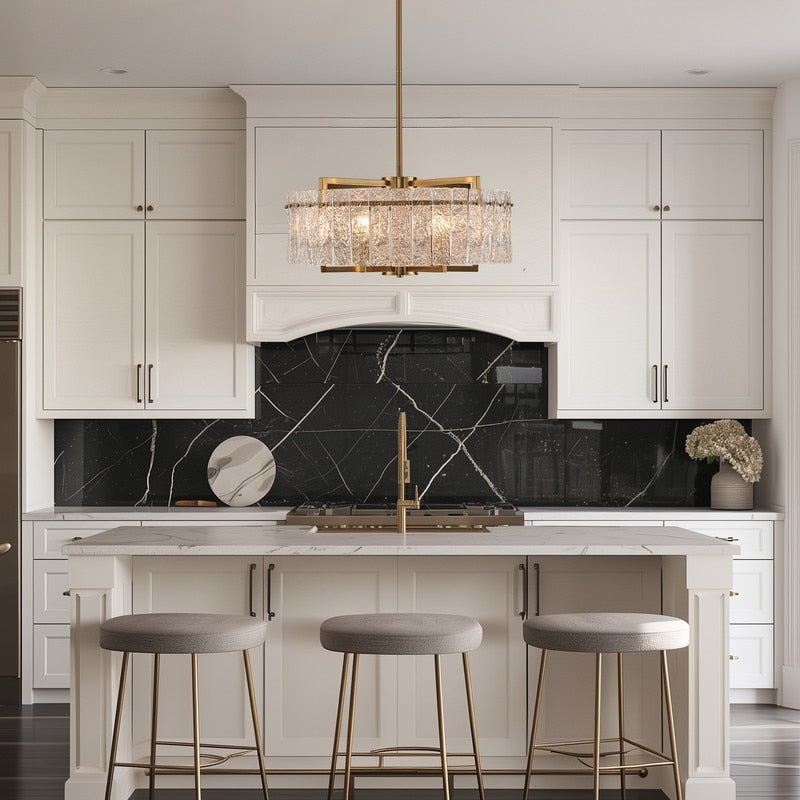 Lustre tambour moderne doré de 66 cm (26 po) en cristal, suspension glamour à 6 lumières avec variateur et verre dépoli, idéal pour îlot de cuisine ou salle à manger.