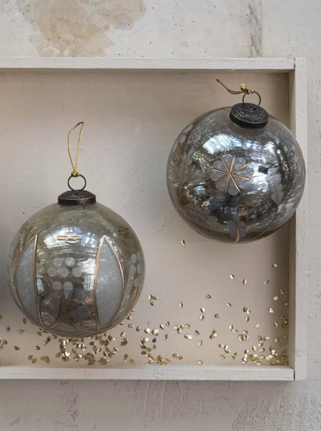 Ornements en verre mercurisé gravé 