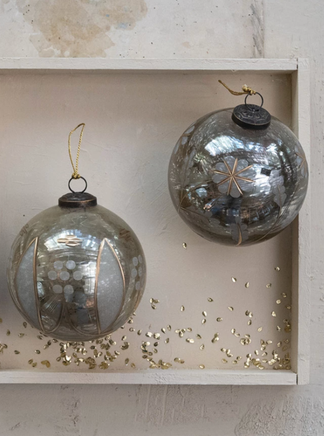Ornements en verre mercurisé gravé 