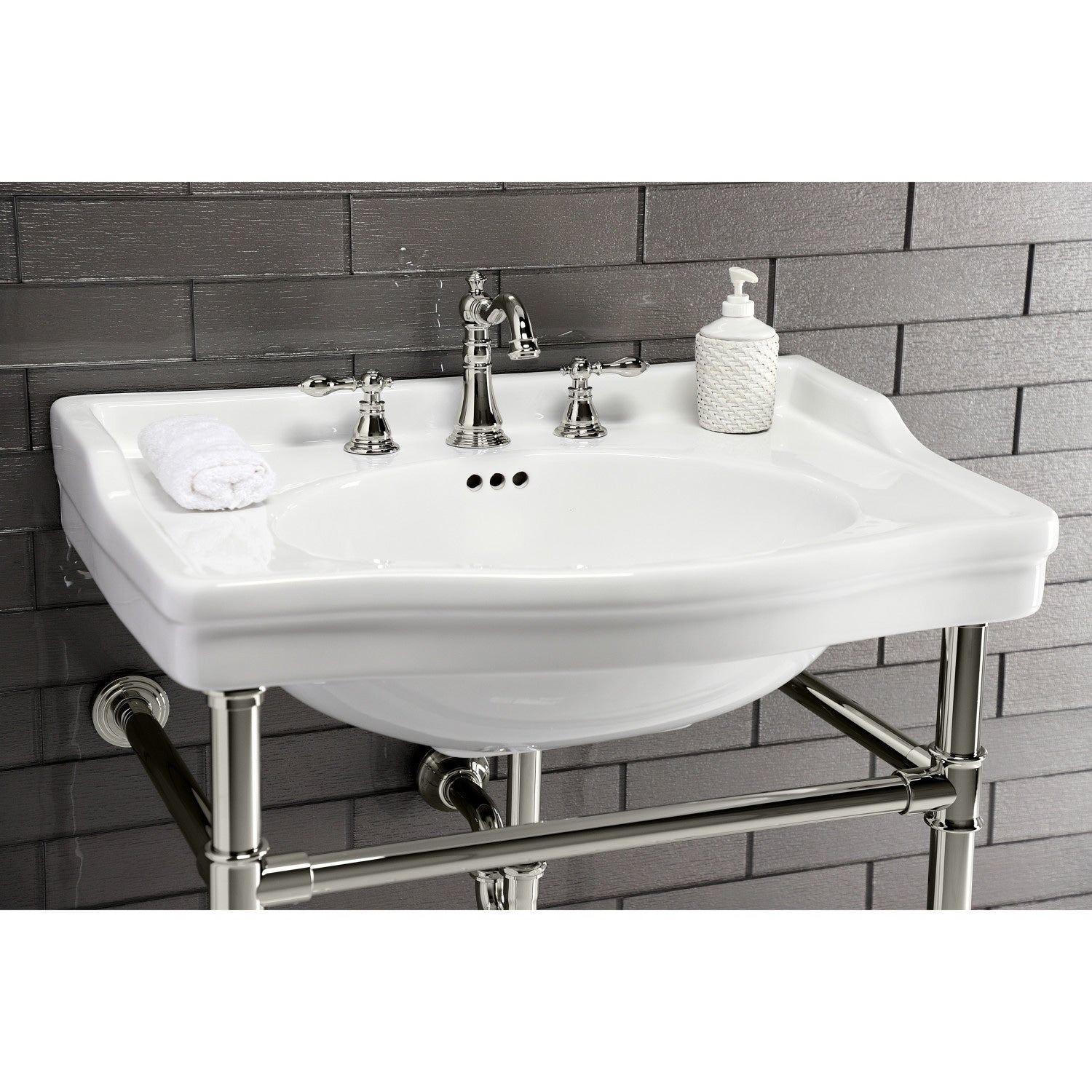 Robinet de salle de bain à entraxe large de style classique américain