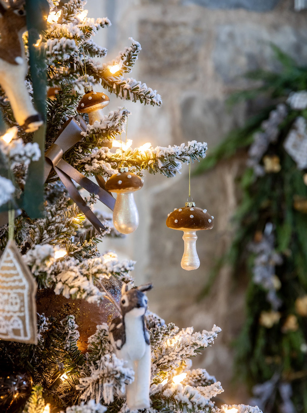 Ornements de champignons perlés