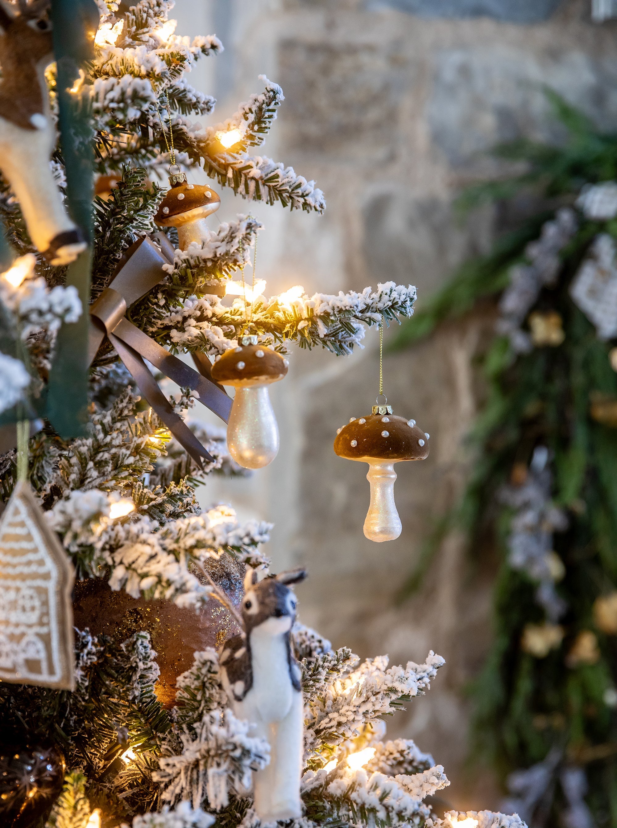 Ornements de champignons perlés