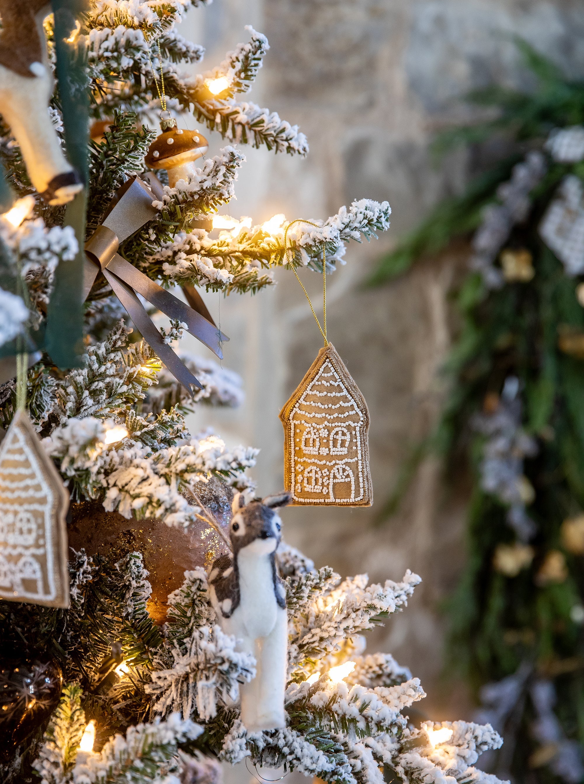 Ornement de maison en pain d'épice perlé