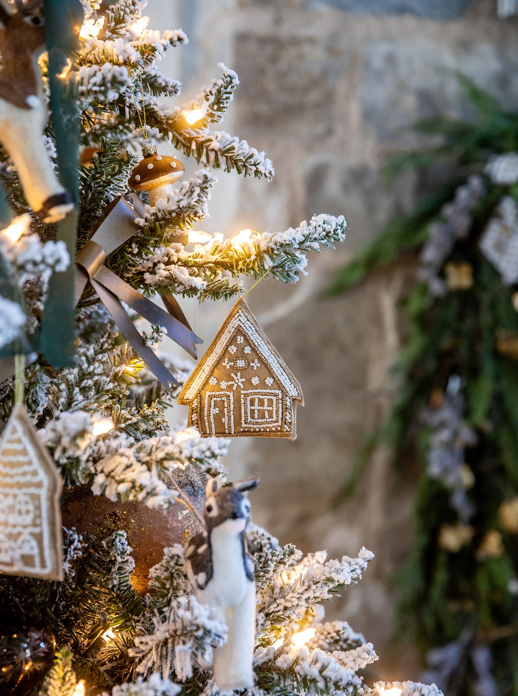 Ornement de maison en pain d'épice perlé