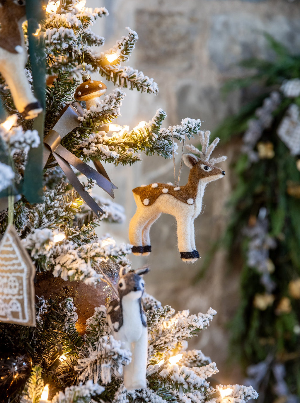 Ornements de cerfs en feutre