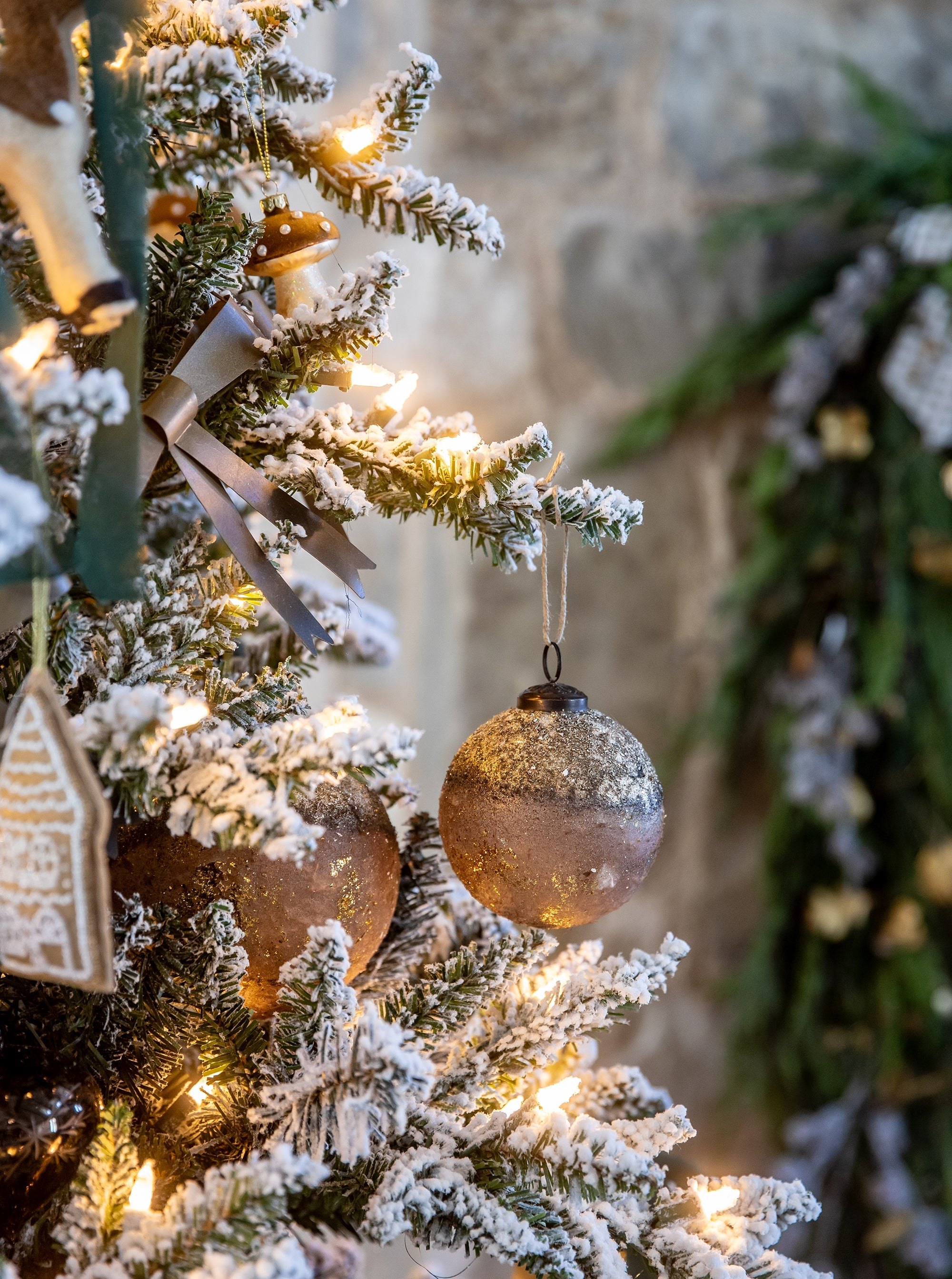 Ornement en bronze texturé