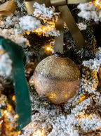 Ornement en bronze texturé