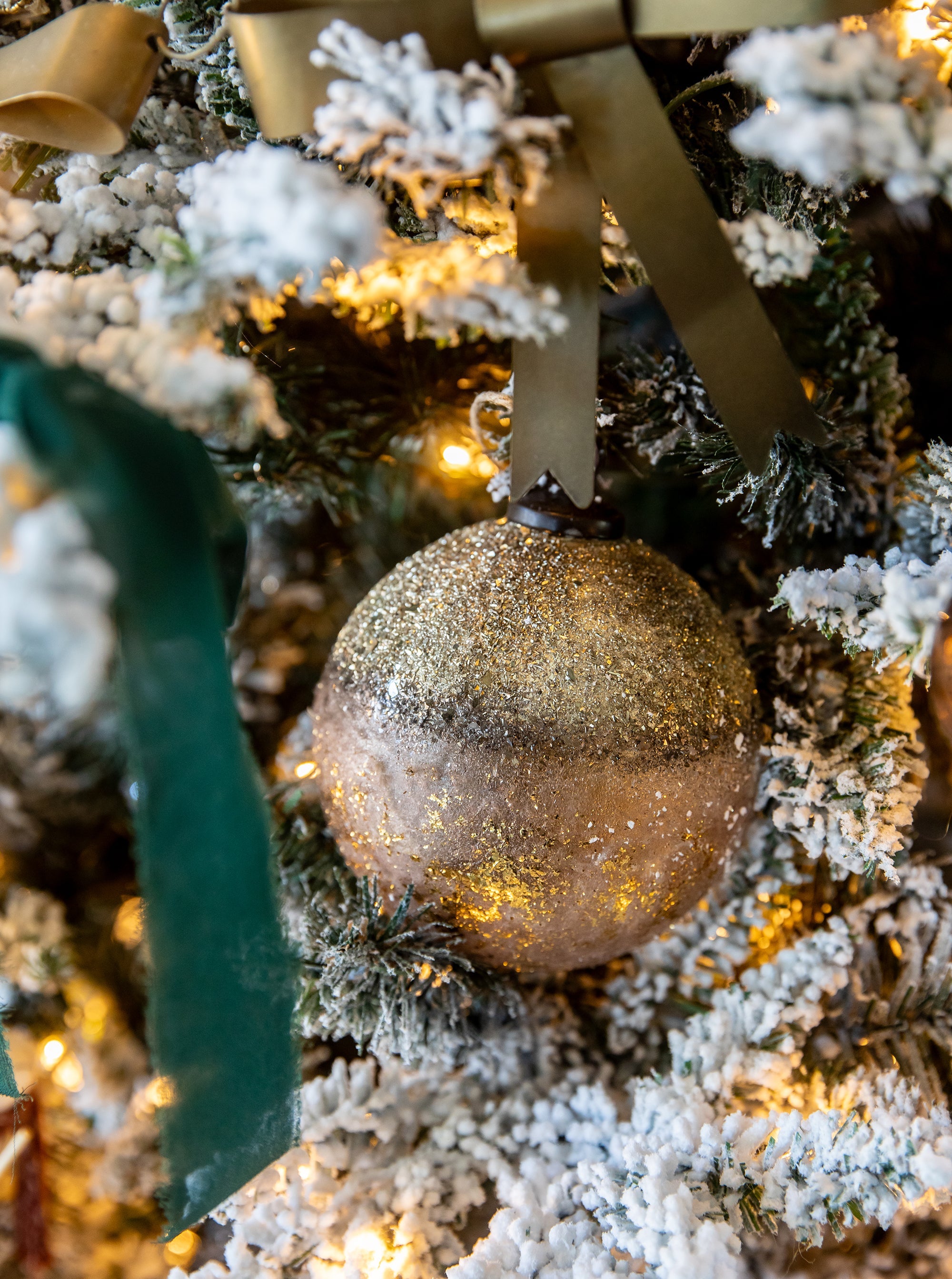 Ornement en bronze texturé