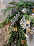 Tige de pomme de pin imitation givrée