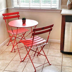 Ensemble bistro pliable en métal 3 pièces, résistant aux intempéries, idéal pour l'intérieur et l'extérieur, avec terrasse, jardin ou cour.