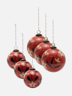 Ornement floral rouge