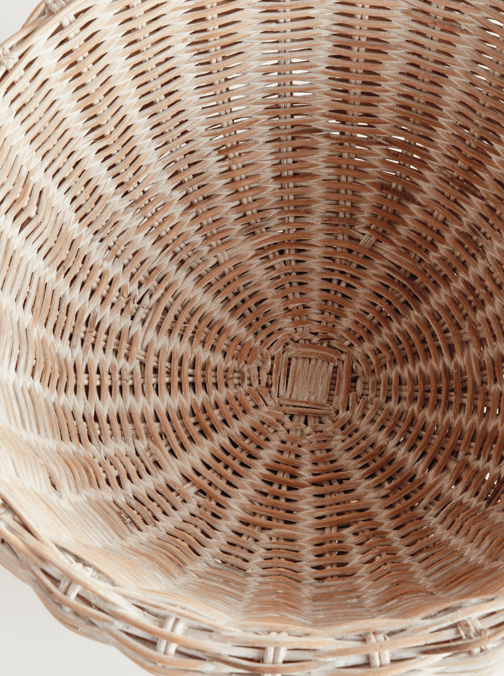 Bol sur pied en rotin Charlie