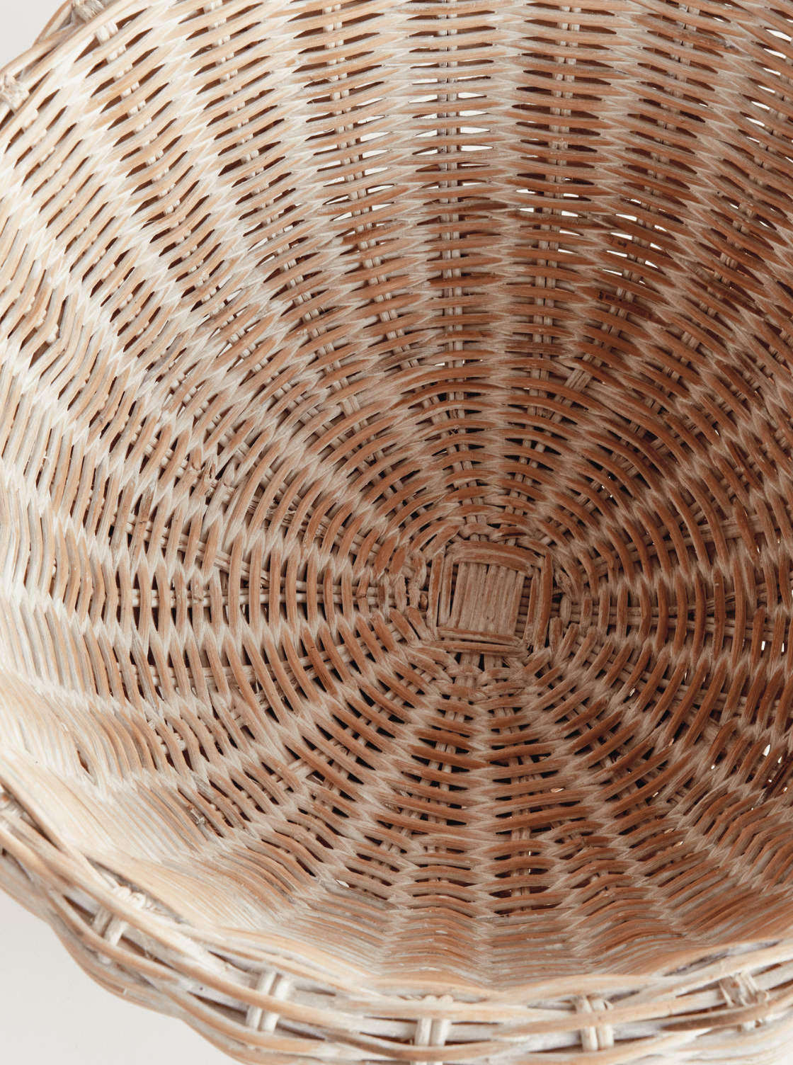 Bol sur pied en rotin Charlie