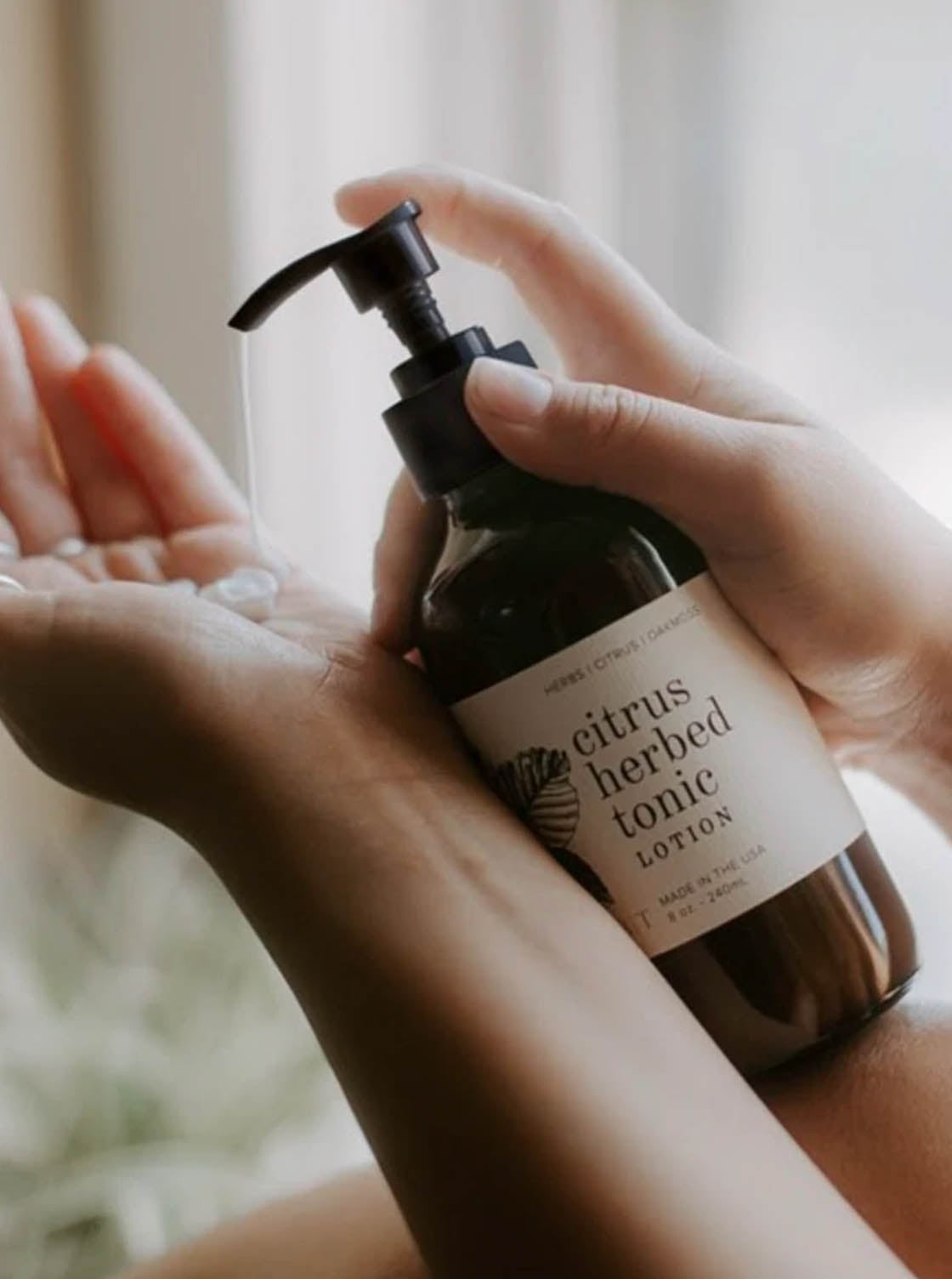 Lotion corporelle tonique aux agrumes et aux herbes