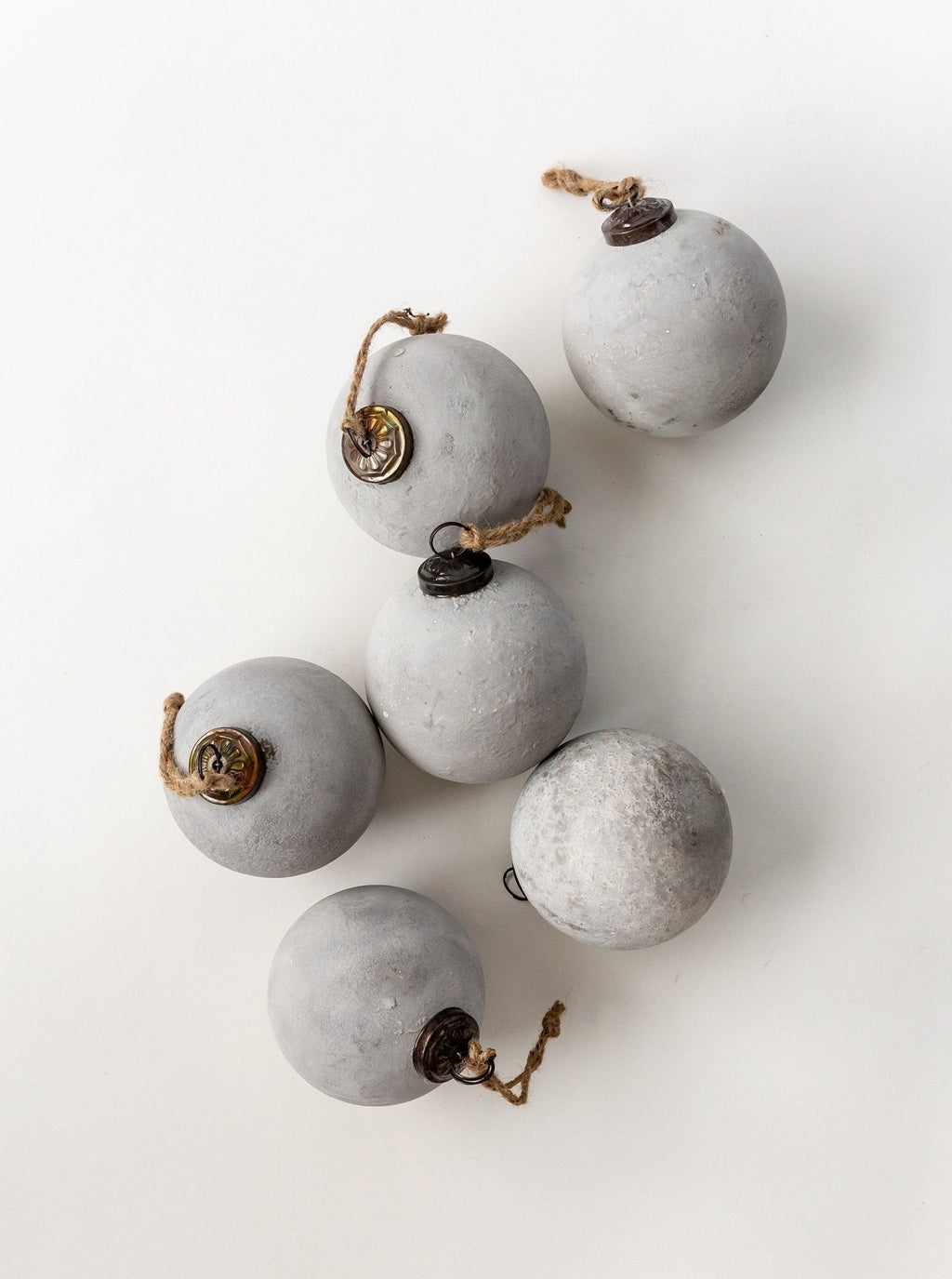 Ornements givrés vieillis