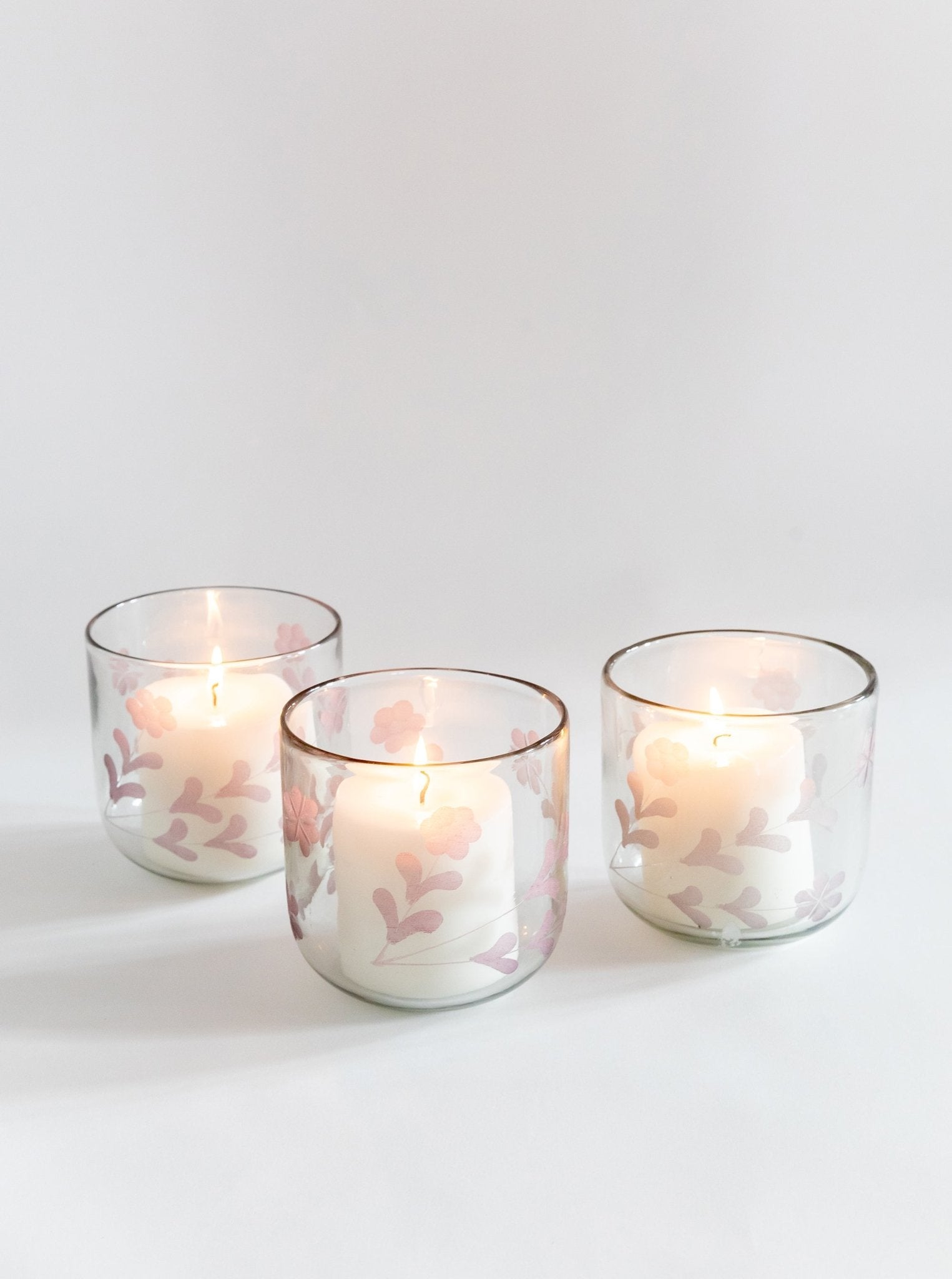 Votive à pétales gravés