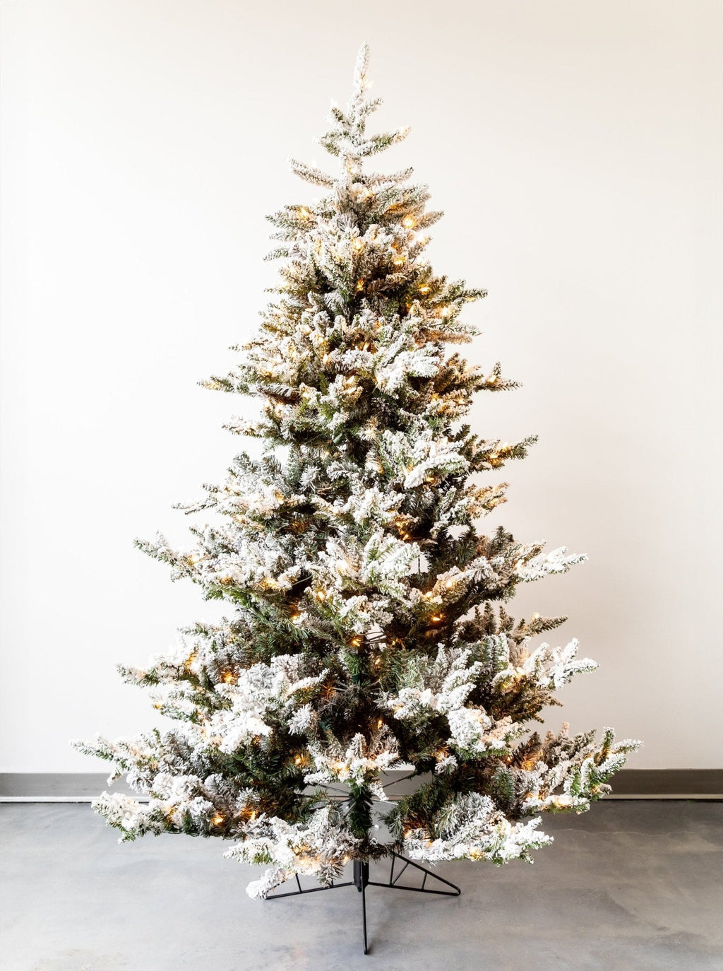 Sapin artificiel floqué pré-illuminé de 2,3 m