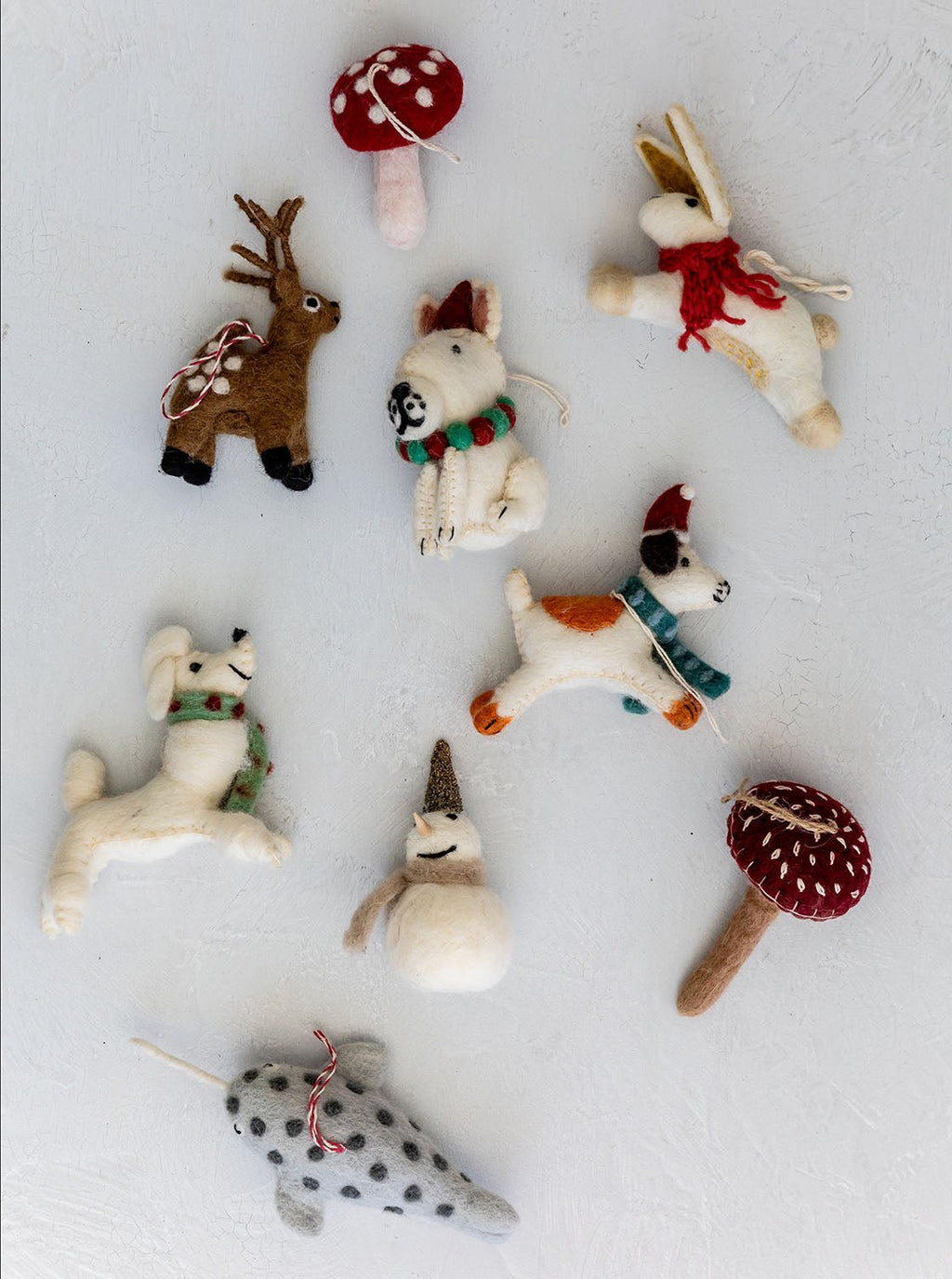 Ornement en feutre représentant un bouledogue français