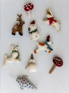 Ornement en feutre représentant un bouledogue français