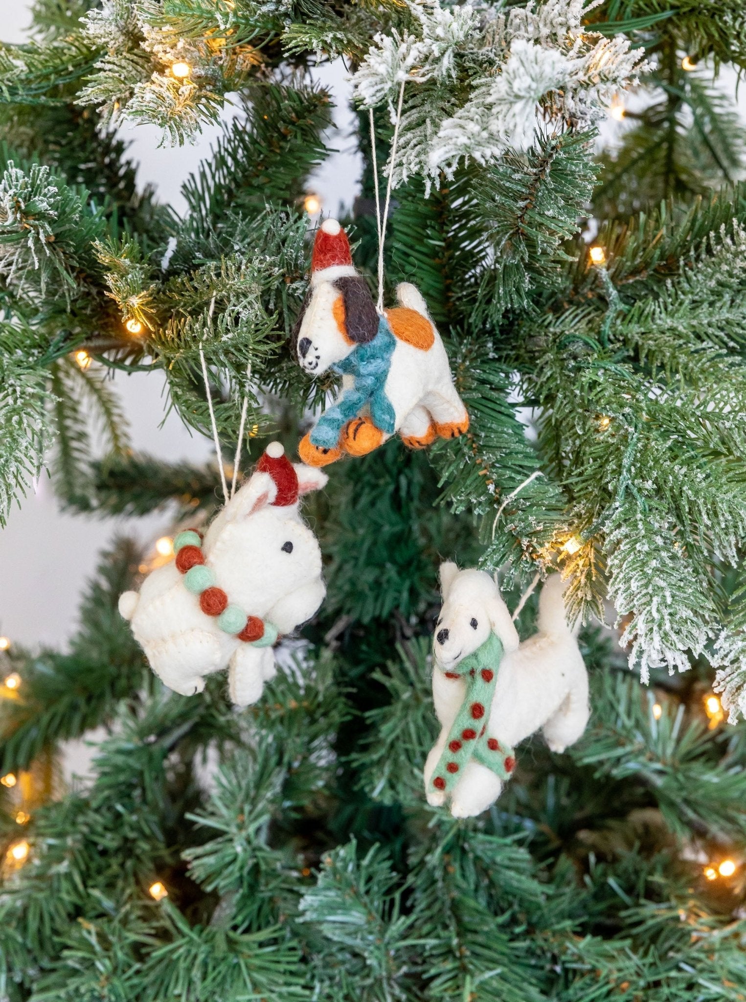 Ornement en feutre représentant un bouledogue français