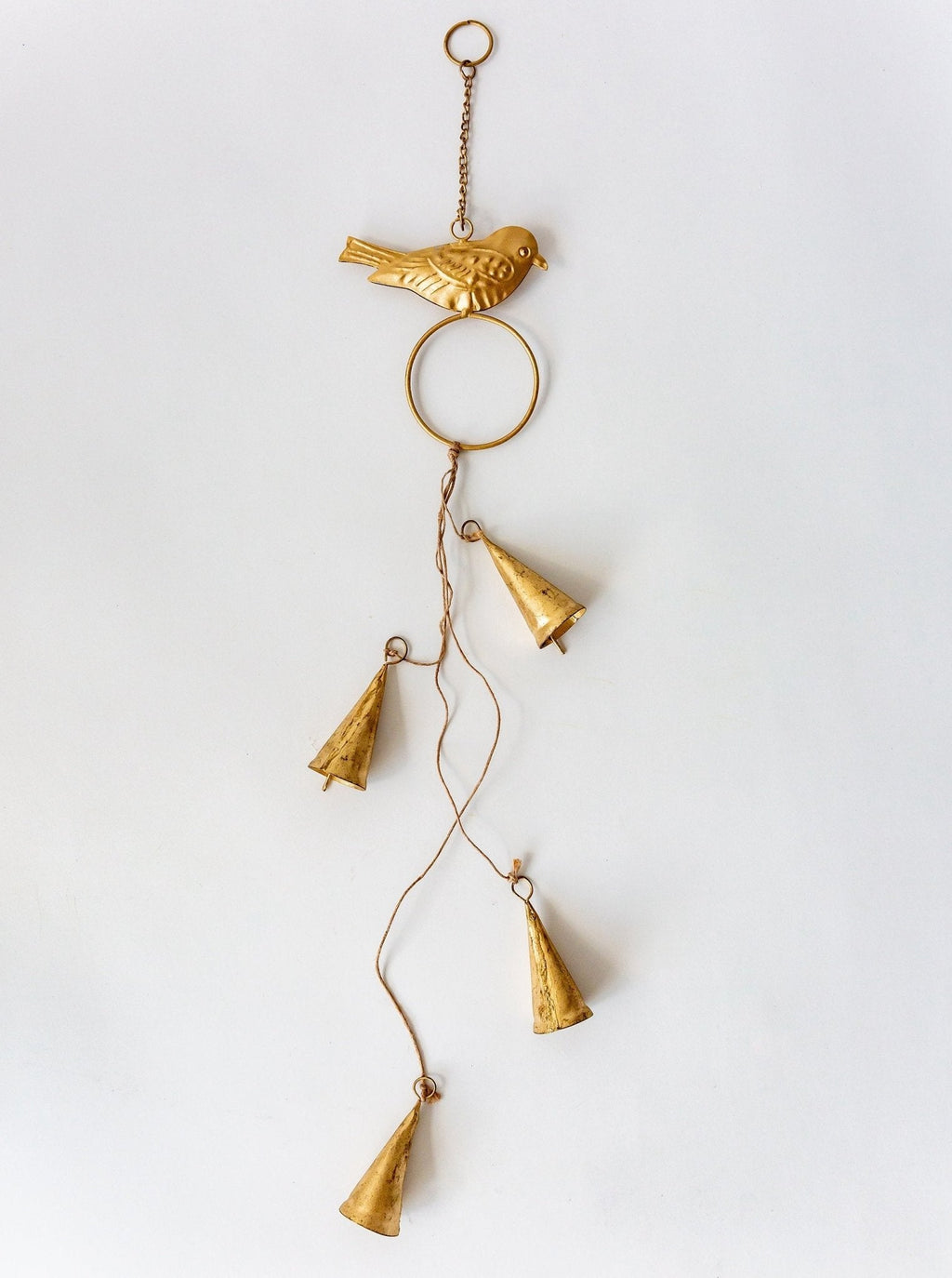 Oiseau suspendu et cloches