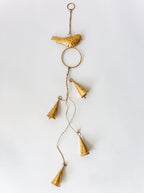 Oiseau suspendu et cloches