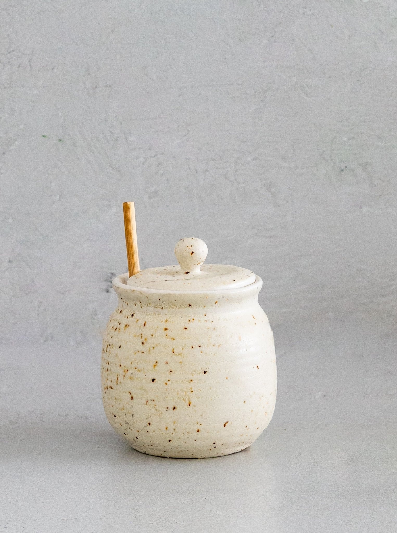 Pot de miel et louche