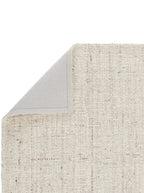 Échantillon de tapis Leeds Cream en laine naturelle tissée à la main, texture texturée, pour une décoration intérieure neutre.