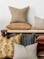 Coussin Leona à motif floral sur base en chanvre