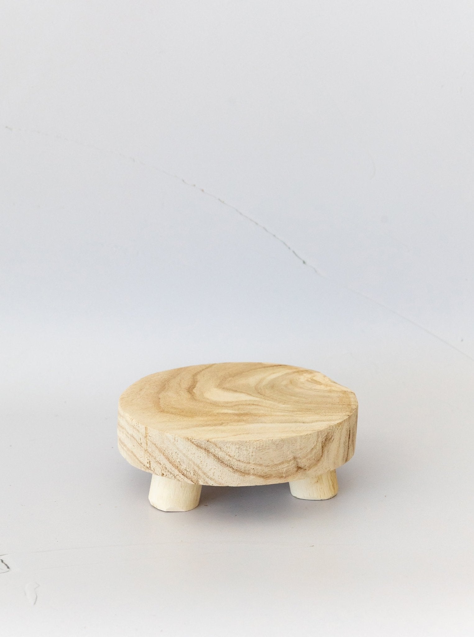 Socle en bois clair