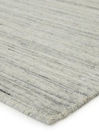 Échantillon de tapis d'intérieur/extérieur Lucerne à motif ivoire chiné et gris anthracite