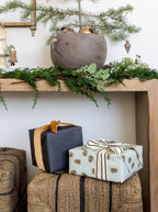 Papier d'emballage pomme de pin