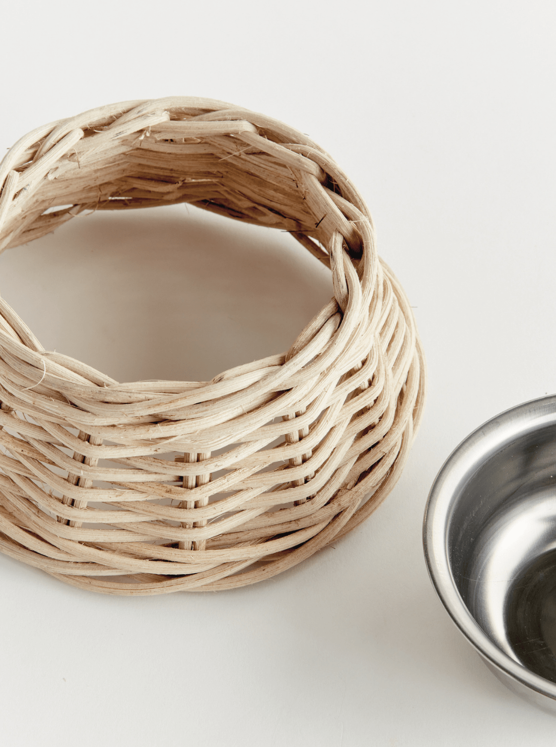 Gamelle pour animaux en rotin