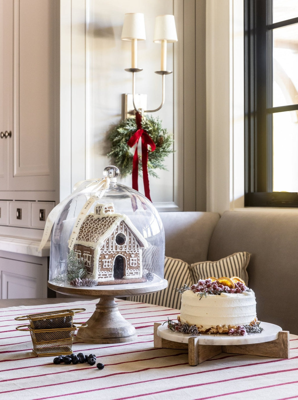 Nappe à rayures rouges