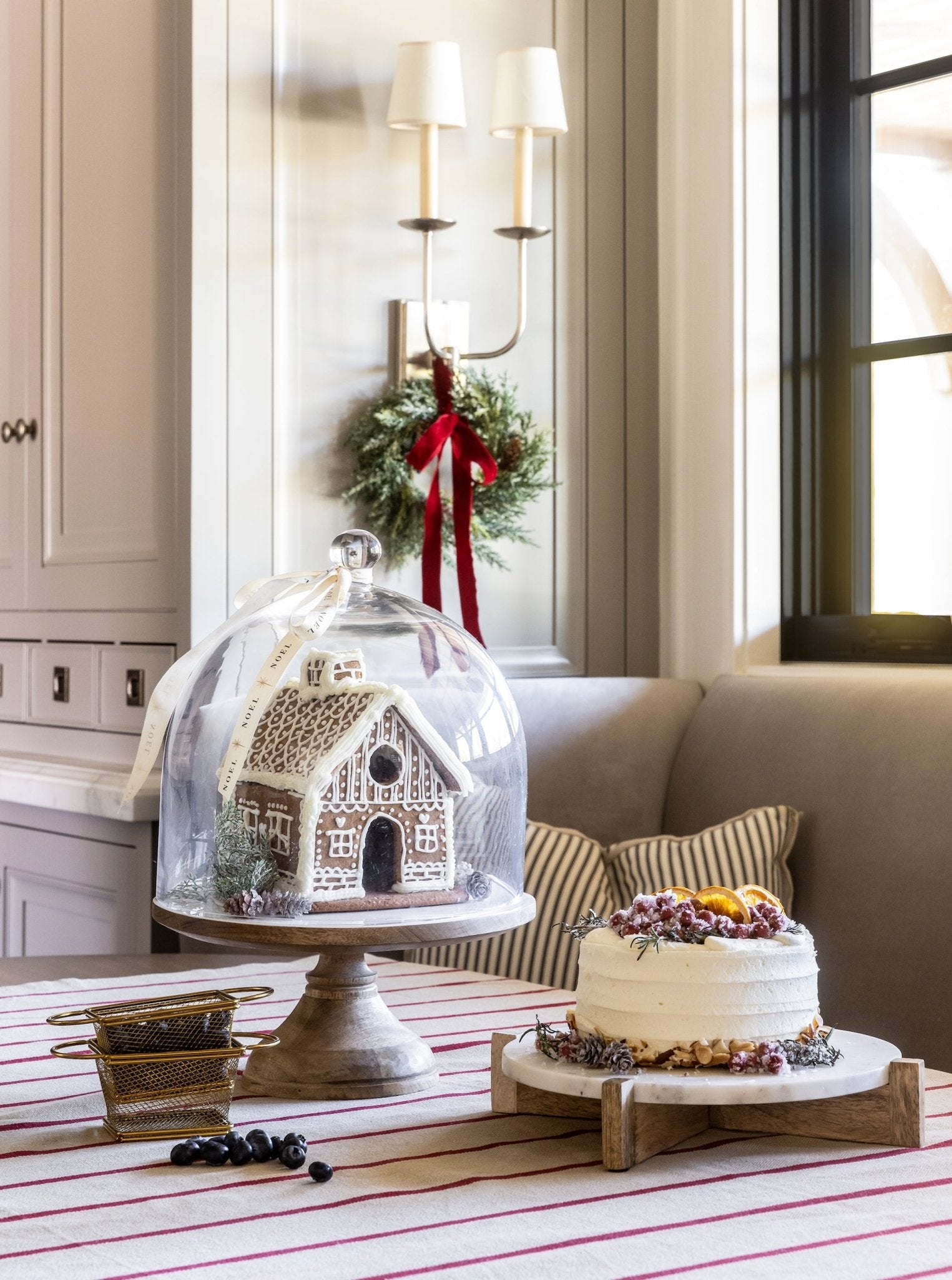 Nappe à rayures rouges