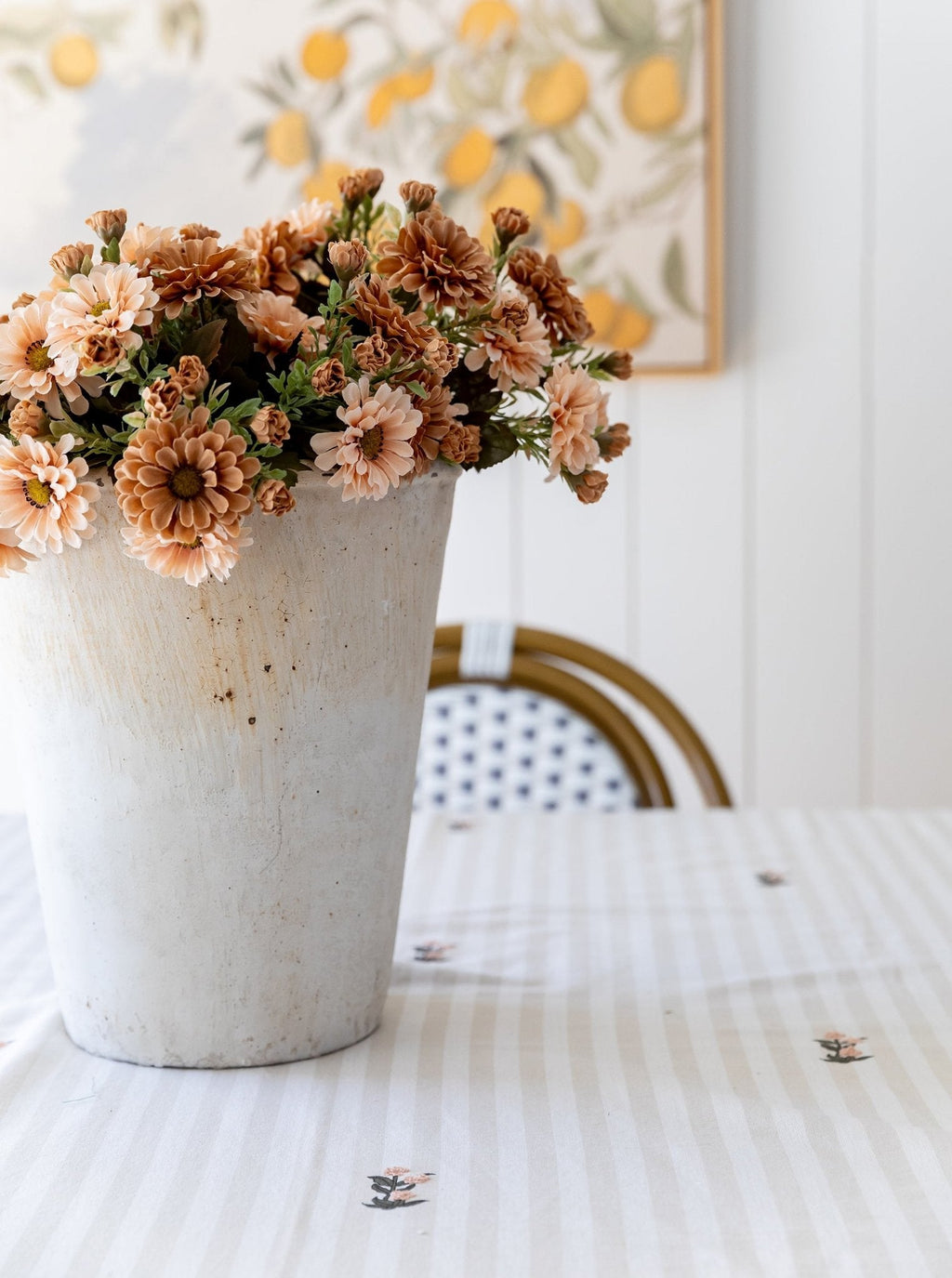Nappe à rayures volantées