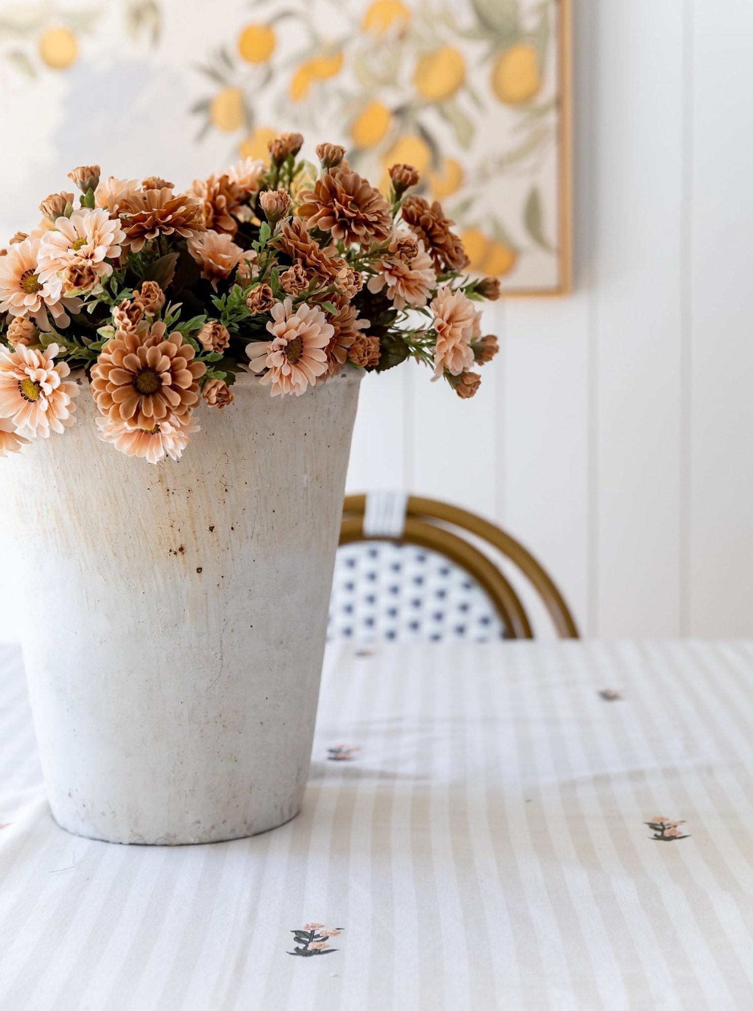 Nappe à rayures volantées