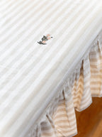 Nappe à rayures volantées