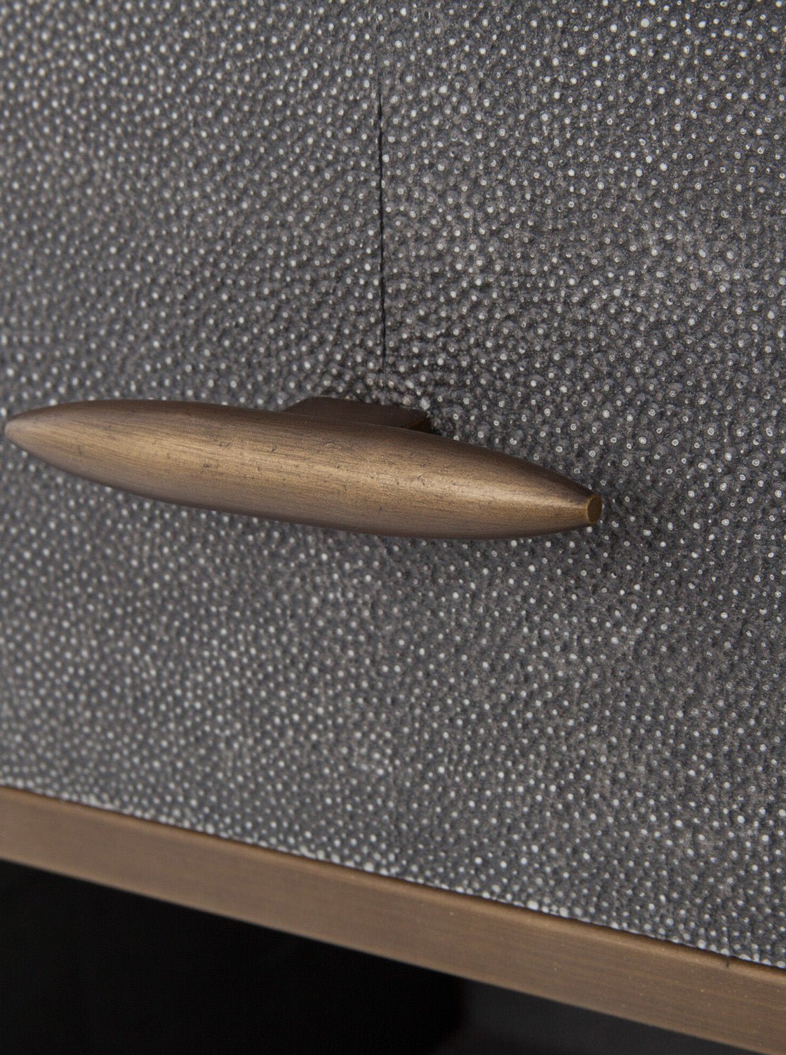 Table de chevet en galuchat