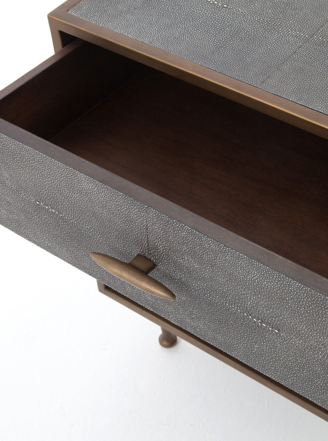 Table de chevet en galuchat