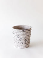 Pot en pierre rayée