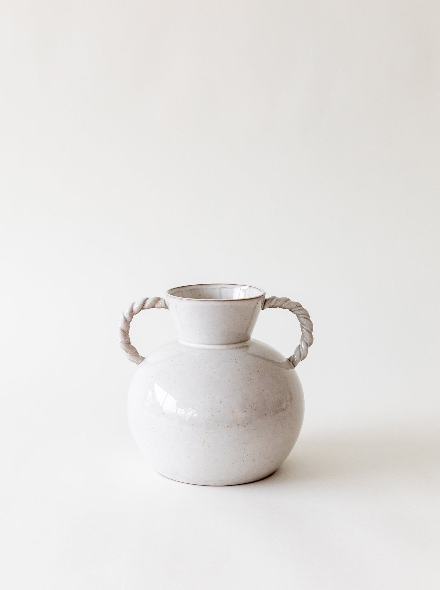 Vase à anse torsadée