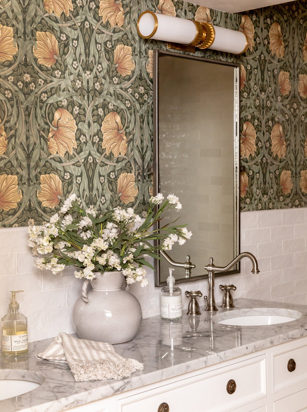 Vase à anse torsadée