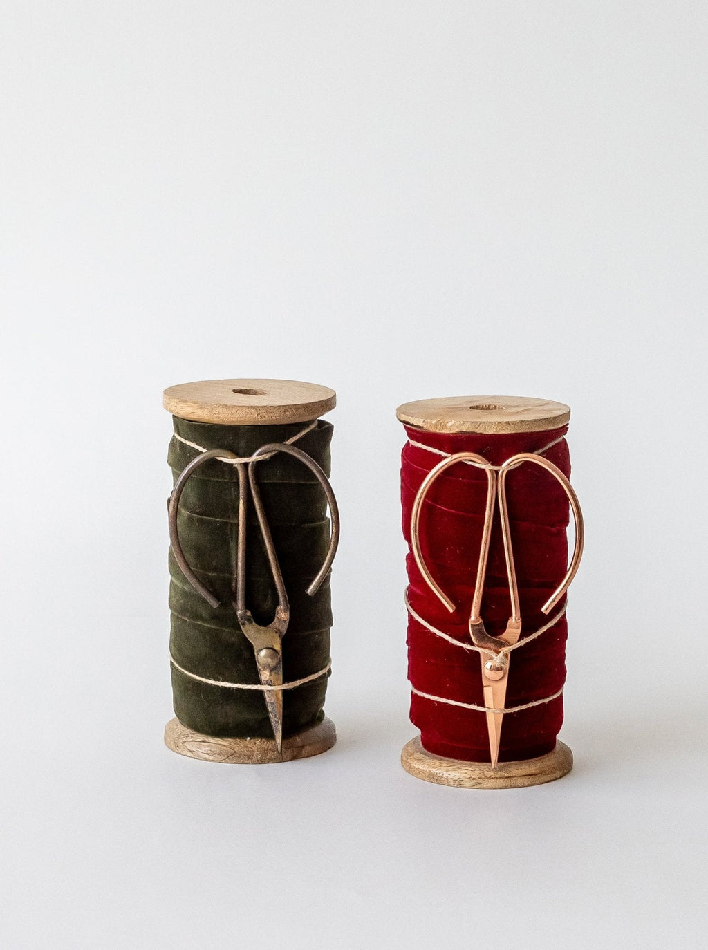 Ruban de velours et ciseaux