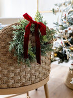 Ruban de velours et ciseaux