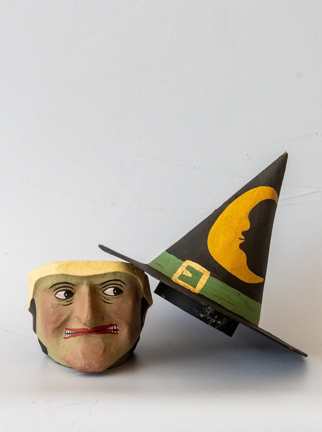 Seau de bonbons de sorcière